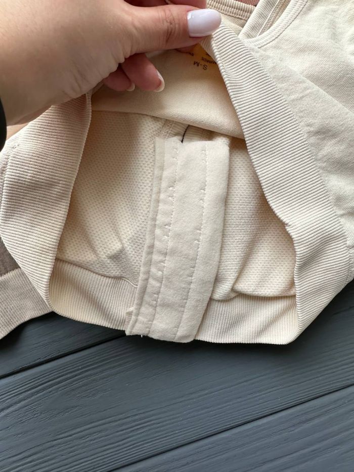 Топ з гачечками спереду