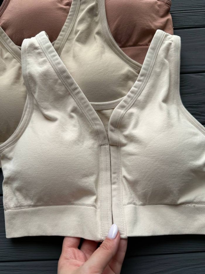 Топ з гачечками спереду