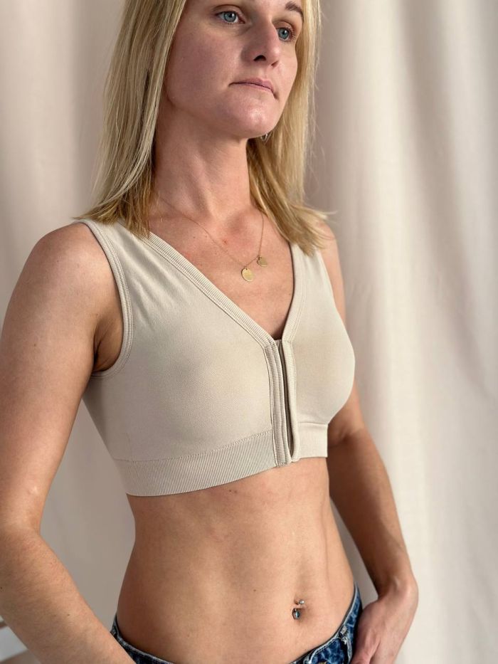 Топ з гачечками спереду