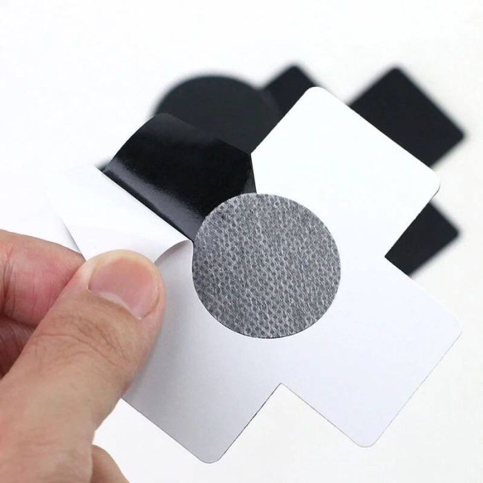 Наліпки на груди "Чорні хрестики"